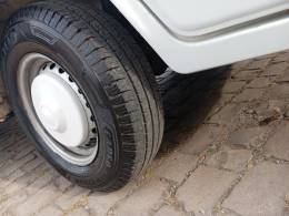 VOLKSWAGEN - KOMBI - 2000/2000 - Branca - R$ 29.900,00