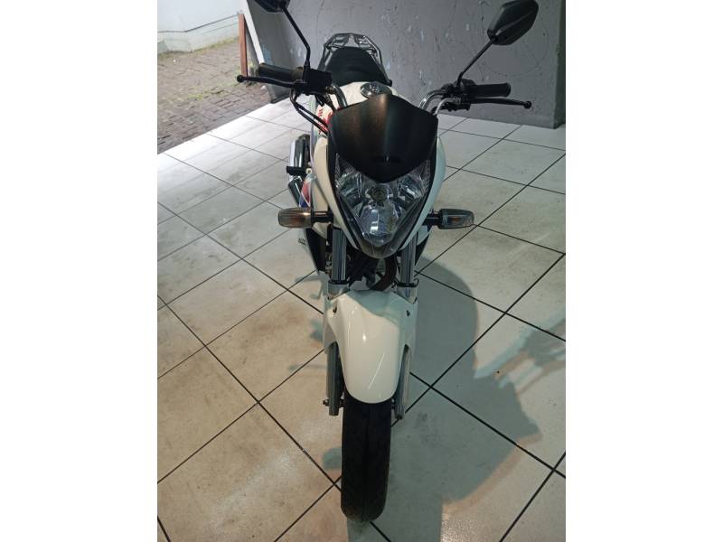 HONDA - CB 300R - 2015/2015 - Branca - R$ 17.900,00