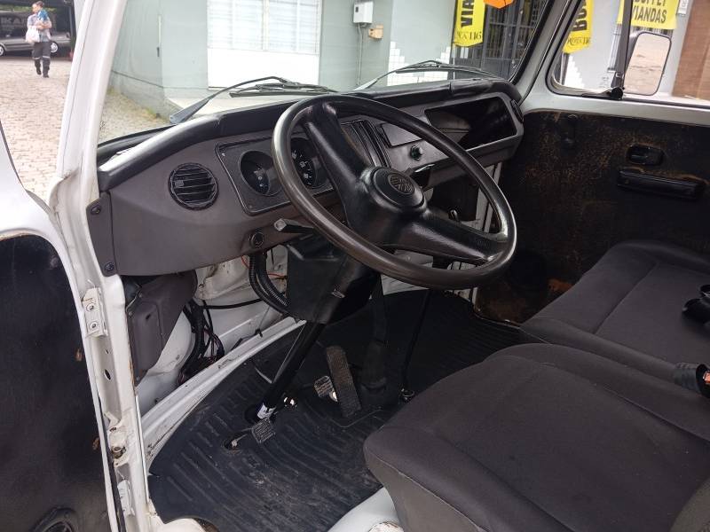 VOLKSWAGEN - KOMBI - 2000/2000 - Branca - R$ 29.900,00