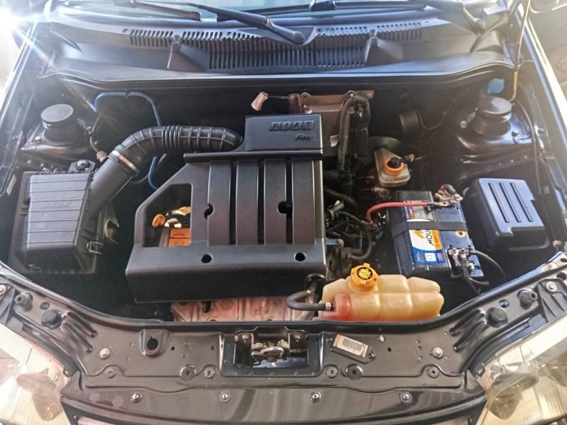 FIAT - PALIO - 2005/2005 - Preta - R$ 15.900,00