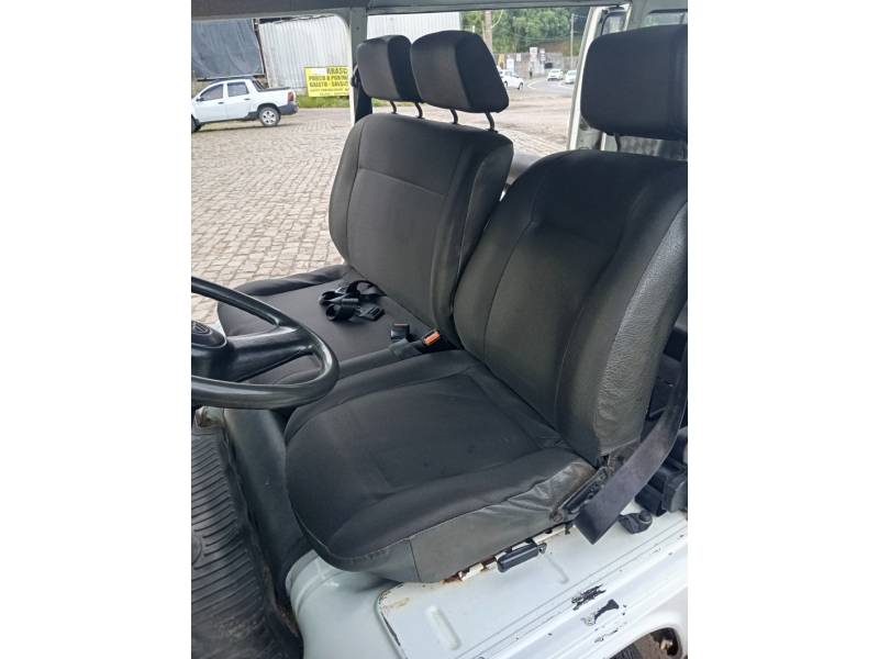 VOLKSWAGEN - KOMBI - 2000/2000 - Branca - R$ 29.900,00