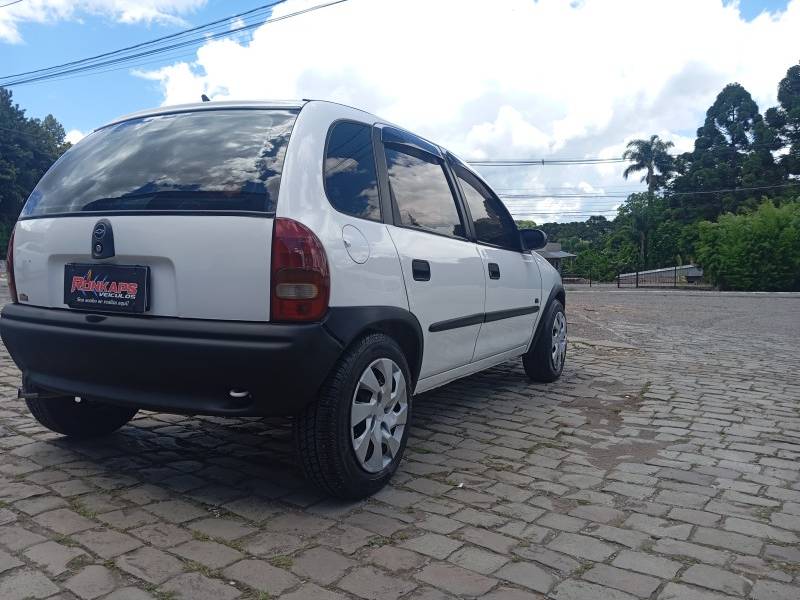 CHEVROLET - CORSA - 1996/1996 - Branca - R$ 18.900,00