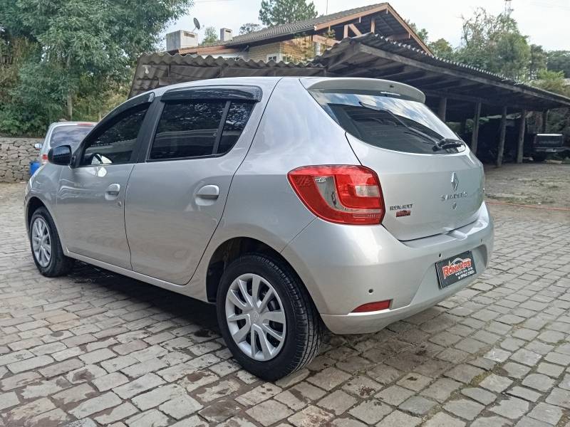 RENAULT - SANDERO - 2019/2019 - Branca - R$ 48.900,00