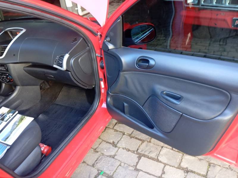 PEUGEOT - 207 - 2014/2014 - Vermelha - R$ 28.900,00