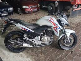 HONDA - CB 300R - 2015/2015 - Branca - R$ 17.900,00