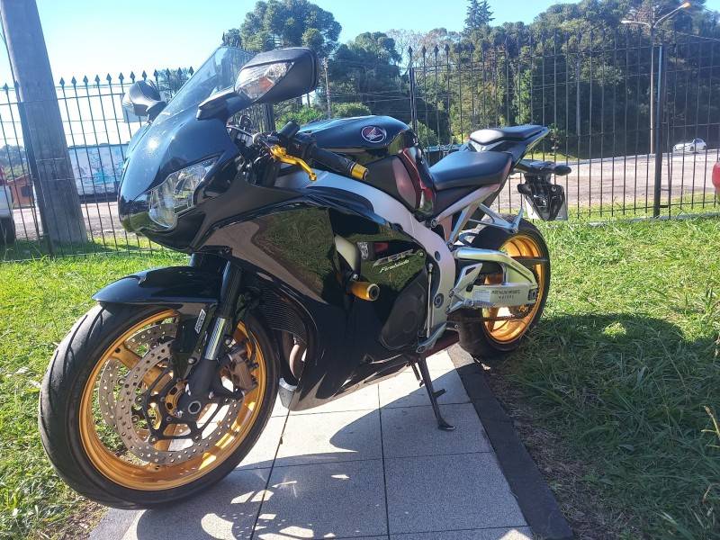 HONDA - CBR 1000RR - 2011/2011 - Preta - R$ 46.900,00