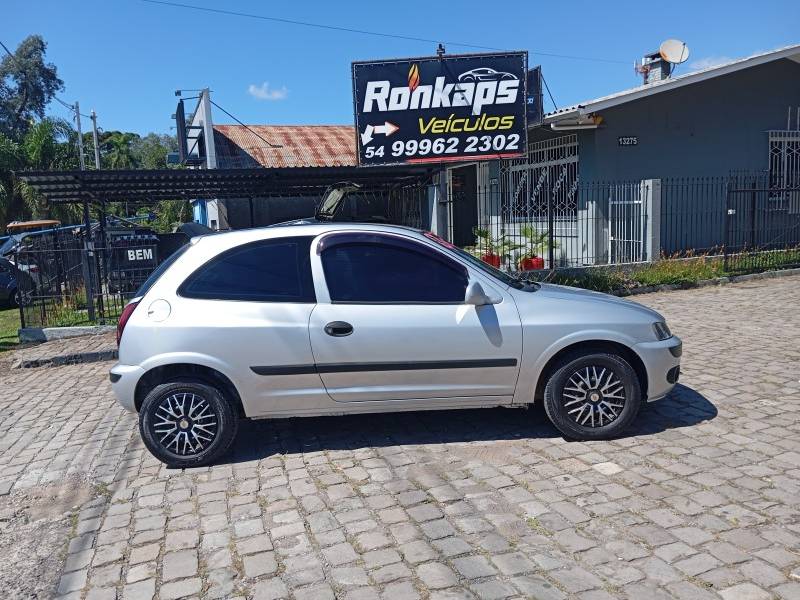 CHEVROLET - CELTA - 2002/2002 - Prata - R$ 18.900,00