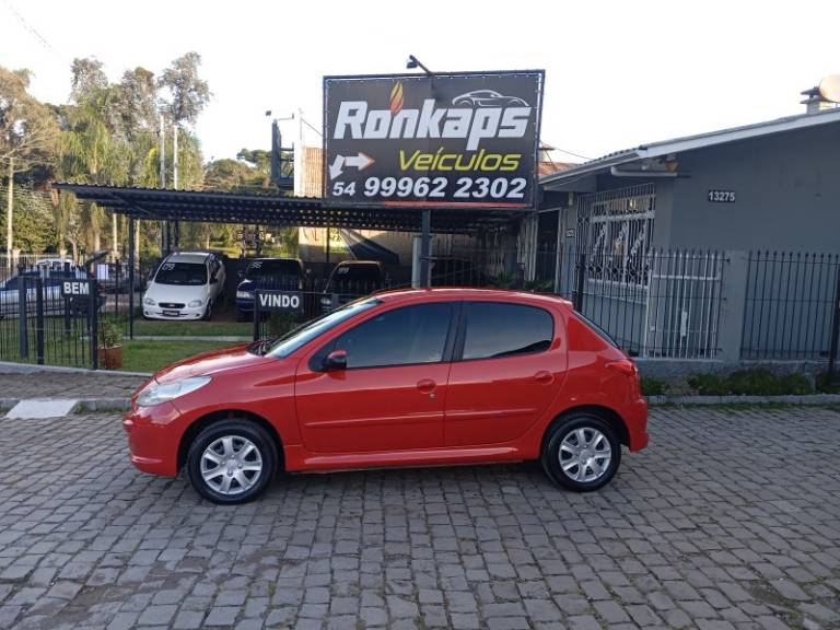 PEUGEOT - 207 - 2014/2014 - Vermelha - R$ 28.900,00