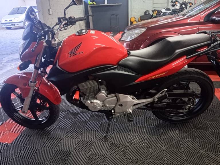 HONDA - CB 300R - 2012/2012 - Vermelha - Sob Consulta