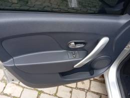 RENAULT - SANDERO - 2019/2019 - Branca - R$ 48.900,00
