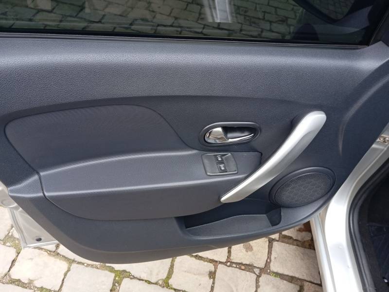RENAULT - SANDERO - 2019/2019 - Branca - R$ 48.900,00