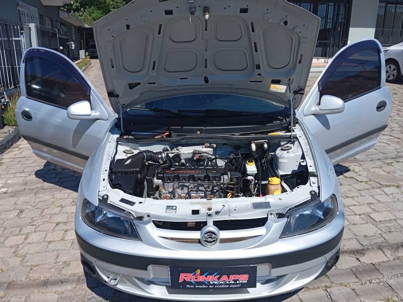CHEVROLET - CELTA - 2002/2002 - Prata - R$ 18.900,00