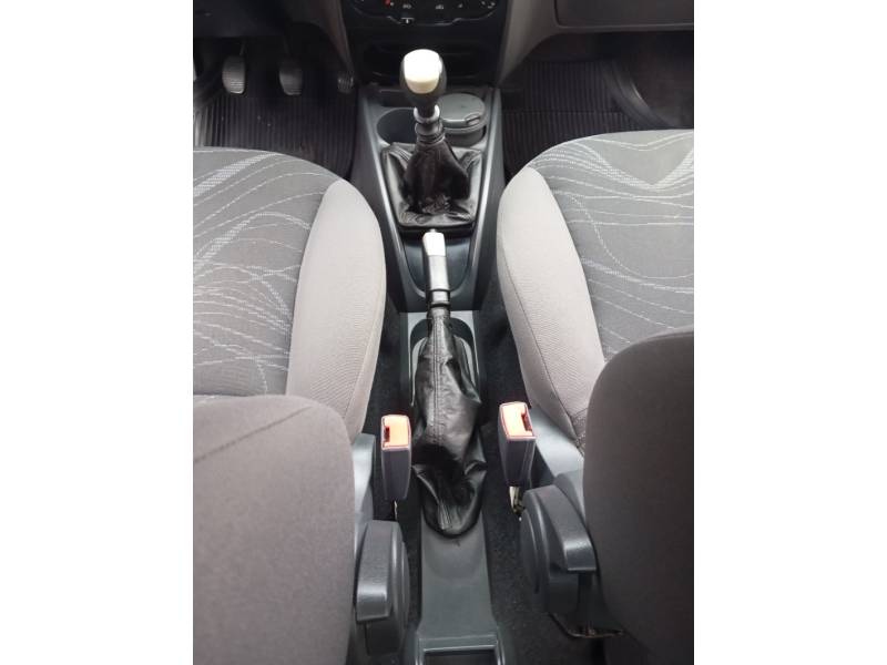FIAT - SIENA - 2014/2014 - Vermelha - R$ 37.900,00