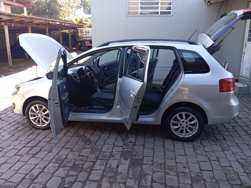 VOLKSWAGEN - SPACEFOX - 2014/2014 - Prata - R$ 46.900,00