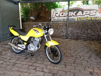 SUZUKI - YES - 2011/2011 - Amarela - R$ 7.900,00