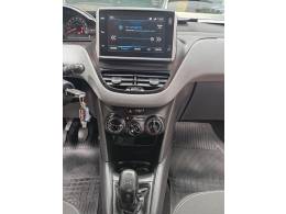 PEUGEOT - 208 - 2018/2018 - Vermelha - R$ 45.900,00