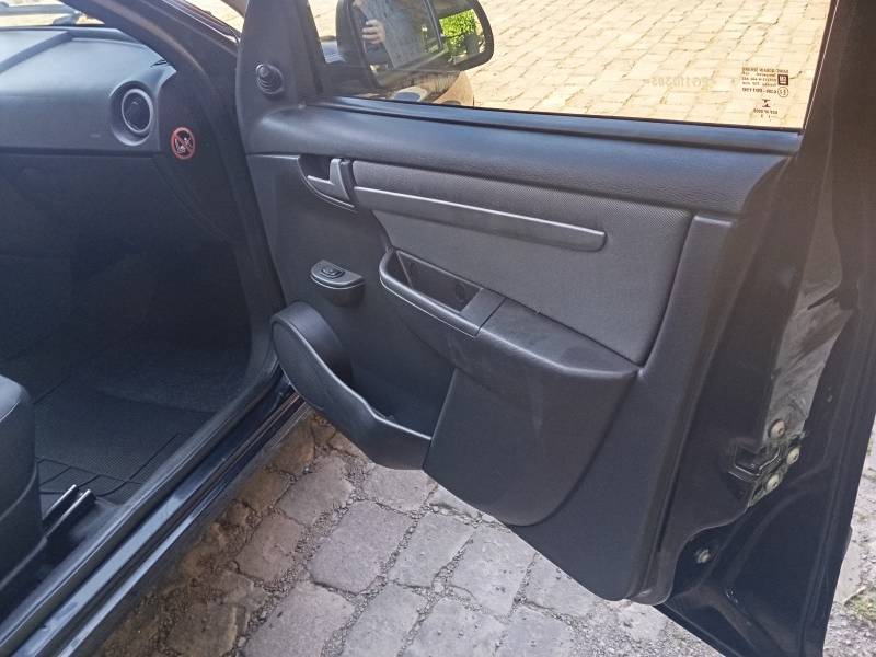 CHEVROLET - CELTA - 2014/2014 - Preta - R$ 35.900,00