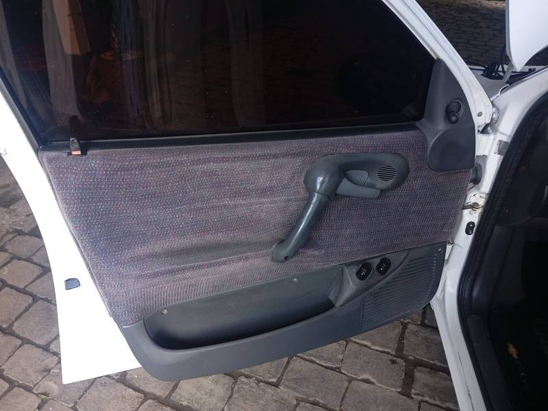 CHEVROLET - CORSA - 1996/1996 - Branca - R$ 18.900,00