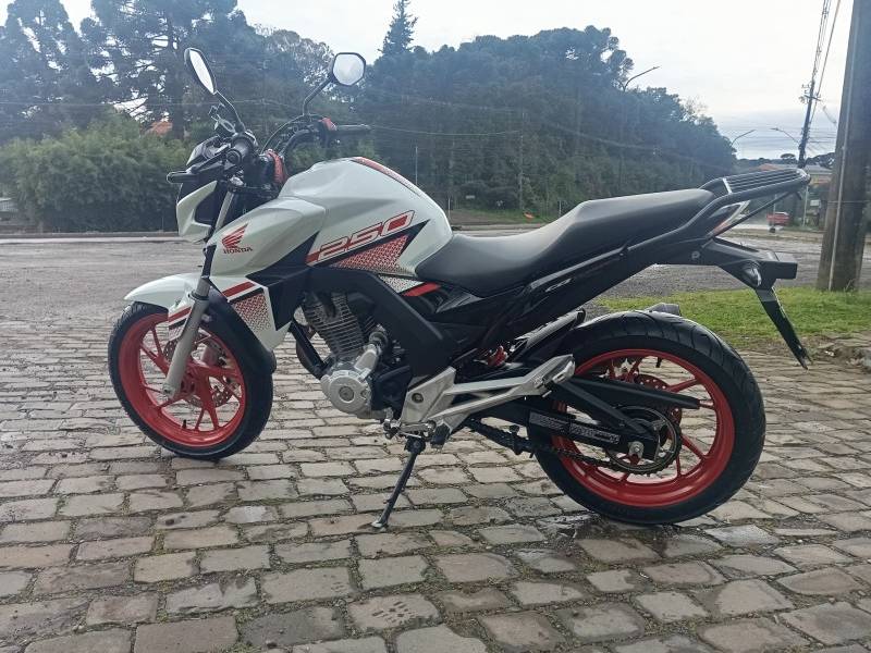 HONDA - CB 250F TWISTER - 2022/2022 - Branca - R$ 23.500,00