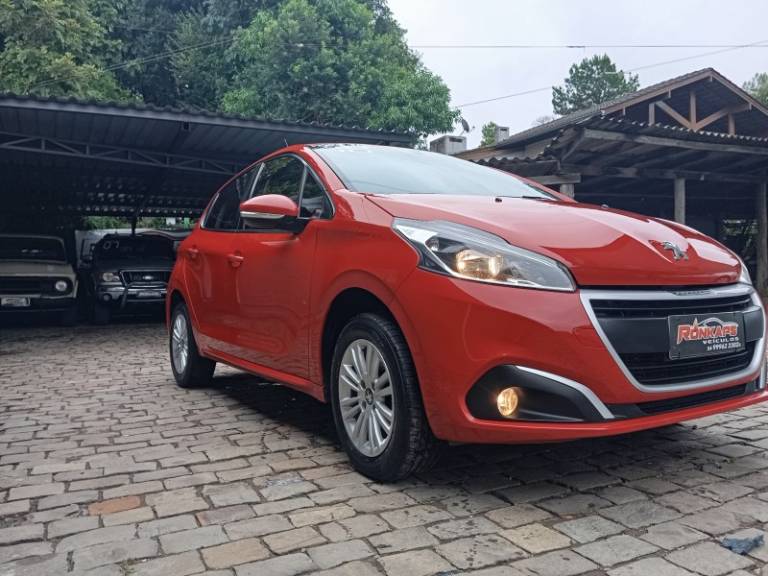 PEUGEOT - 208 - 2018/2018 - Vermelha - R$ 45.900,00