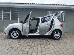 RENAULT - SANDERO - 2019/2019 - Branca - R$ 48.900,00