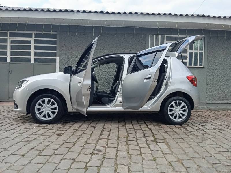 RENAULT - SANDERO - 2019/2019 - Branca - R$ 48.900,00