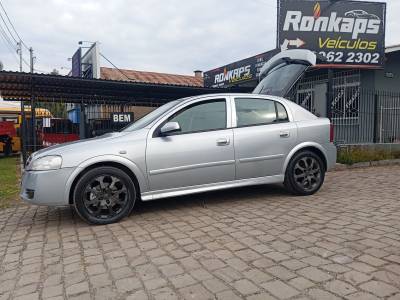 CHEVROLET - ASTRA - 2011/2011 - Prata - R$ 39.900,00