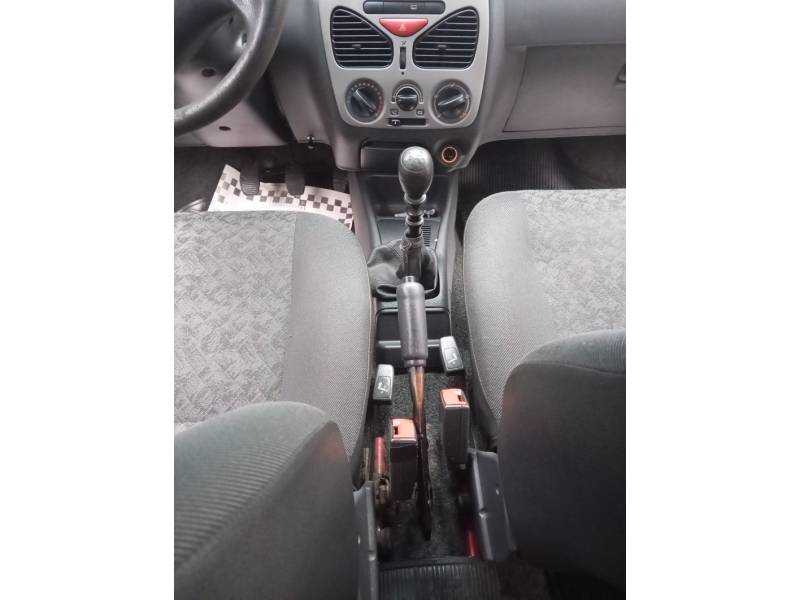 FIAT - PALIO - 2006/2006 - Vermelha - R$ 15.900,00