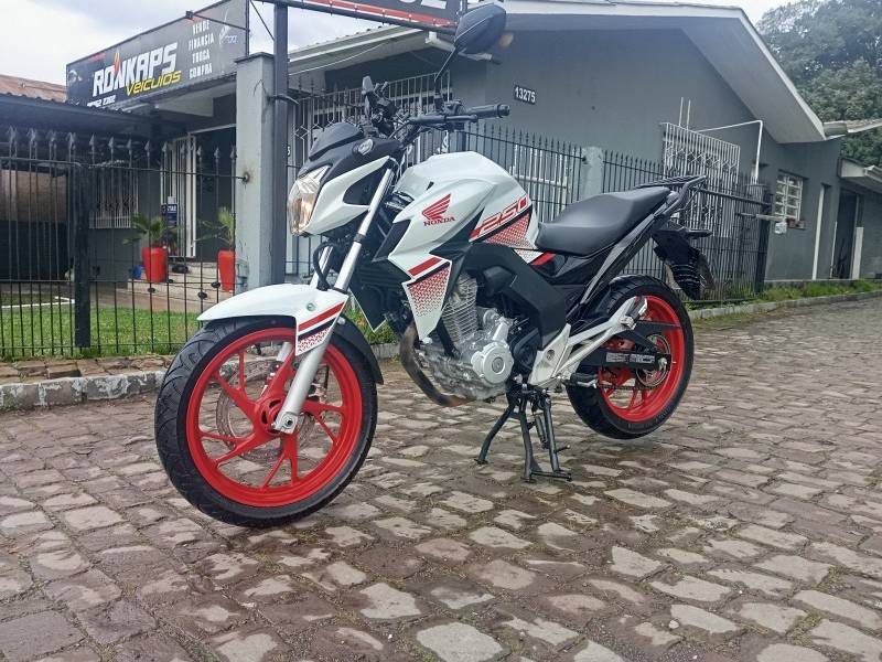 HONDA - CB 250F TWISTER - 2022/2022 - Branca - R$ 23.500,00