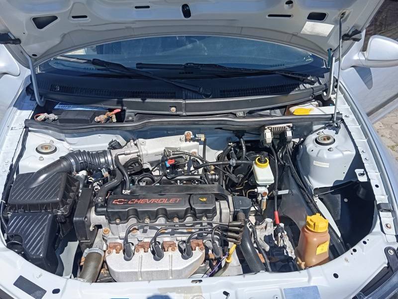 CHEVROLET - CELTA - 2002/2002 - Prata - R$ 18.900,00