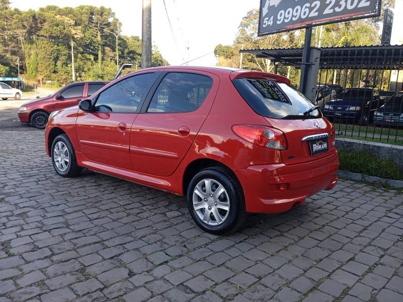 PEUGEOT - 207 - 2014/2014 - Vermelha - R$ 28.900,00