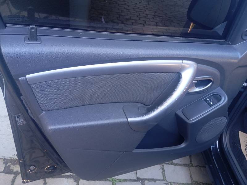 RENAULT - SANDERO - 2012/2012 - Preta - R$ 34.900,00