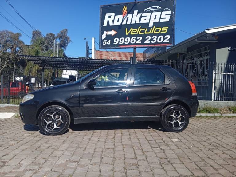 FIAT - PALIO - 2005/2005 - Preta - R$ 15.900,00