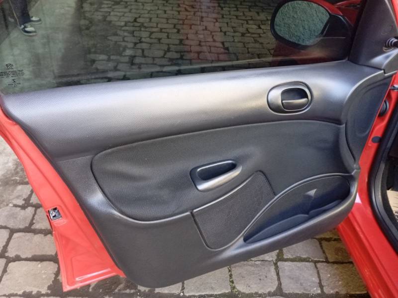 PEUGEOT - 207 - 2014/2014 - Vermelha - R$ 28.900,00