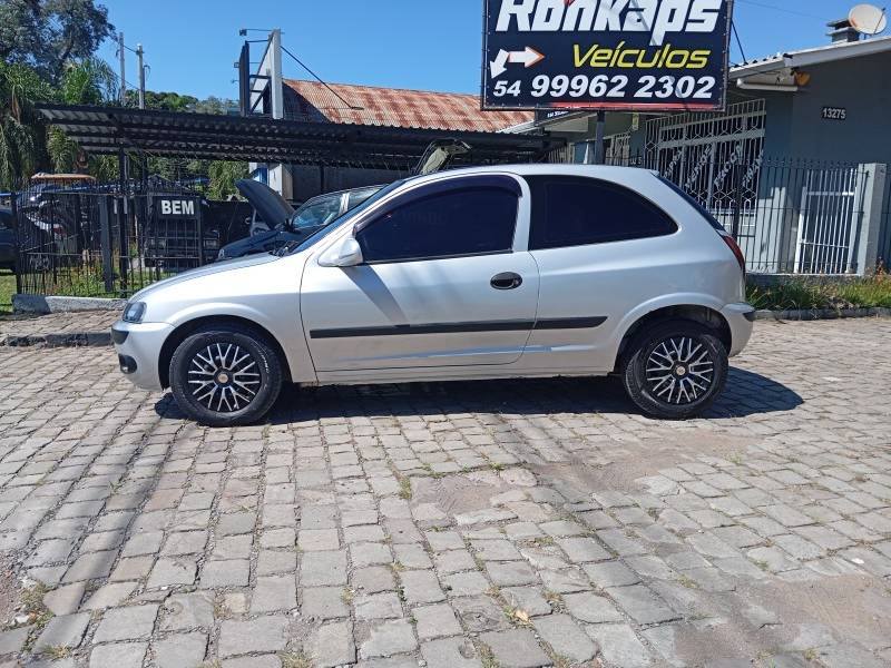 CHEVROLET - CELTA - 2002/2002 - Prata - R$ 18.900,00