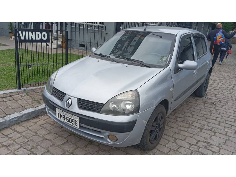 RENAULT - CLIO - 2006/2006 - Prata - R$ 21.000,00