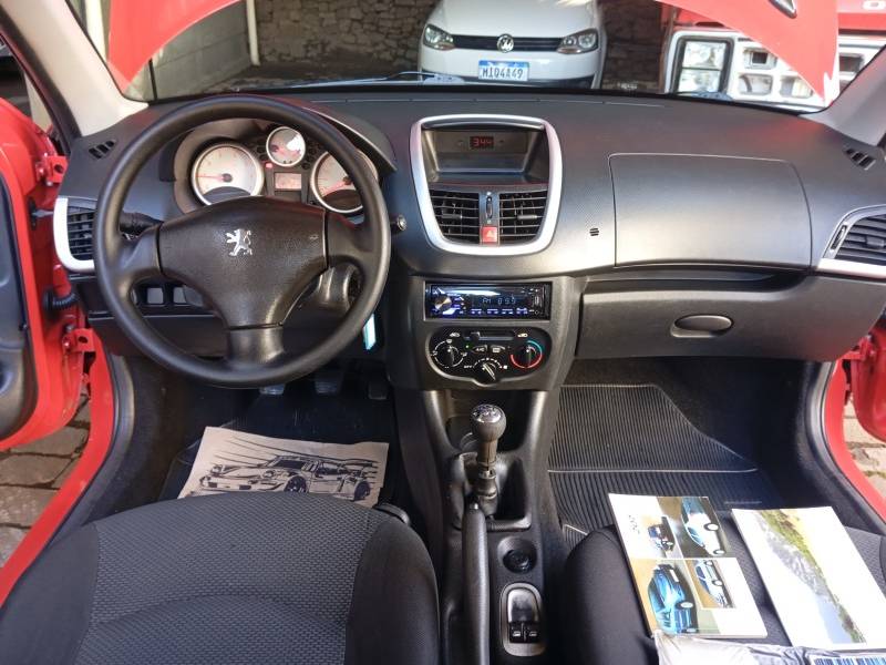 PEUGEOT - 207 - 2014/2014 - Vermelha - R$ 28.900,00
