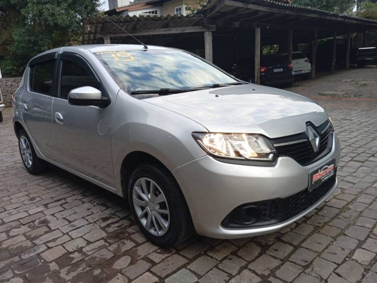 RENAULT - SANDERO - 2019/2019 - Branca - R$ 48.900,00