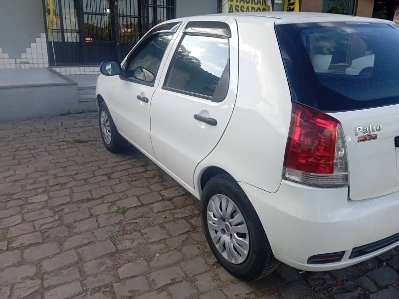 FIAT - PALIO - 2015/2015 - Branca - R$ 33.900,00