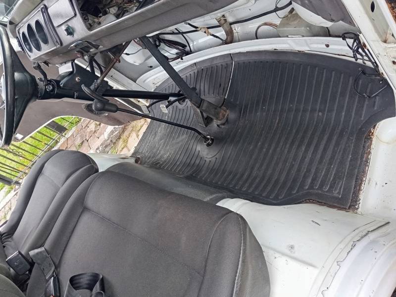 VOLKSWAGEN - KOMBI - 2000/2000 - Branca - R$ 29.900,00