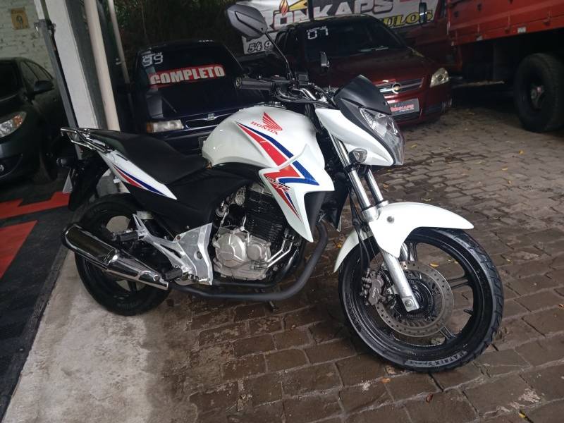 HONDA - CB 300R - 2015/2015 - Branca - R$ 17.900,00