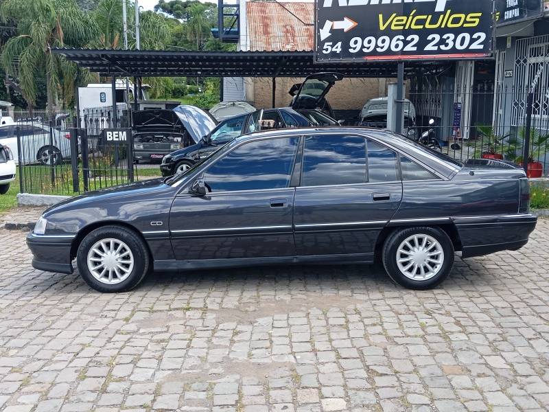 CHEVROLET - OMEGA - 1994/1994 - Preta - R$ 32.900,00