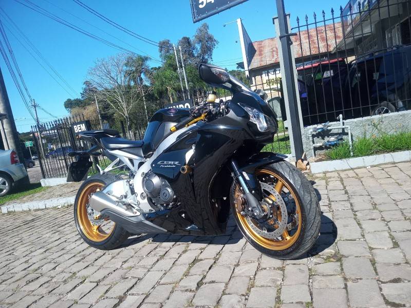 HONDA - CBR 1000RR - 2011/2011 - Preta - R$ 46.900,00