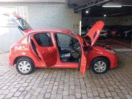 PEUGEOT - 207 - 2014/2014 - Vermelha - R$ 28.900,00