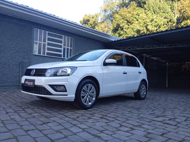 VOLKSWAGEN - GOL - 2022/2022 - Branca - R$ 61.900,00