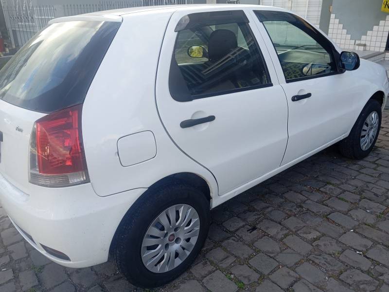 FIAT - PALIO - 2015/2015 - Branca - R$ 33.900,00