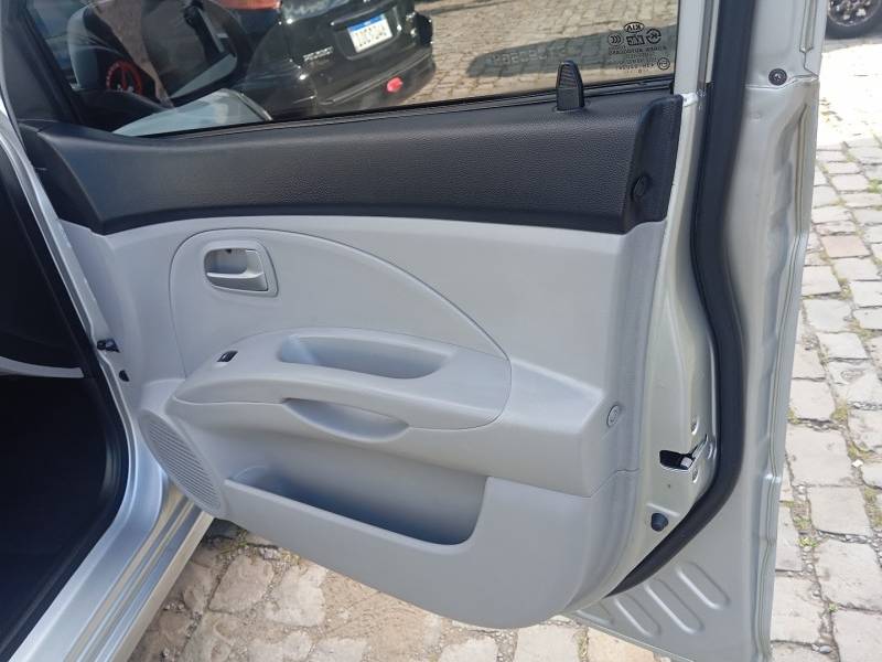 KIA MOTORS - PICANTO - 2011/2011 - Prata - R$ 28.900,00