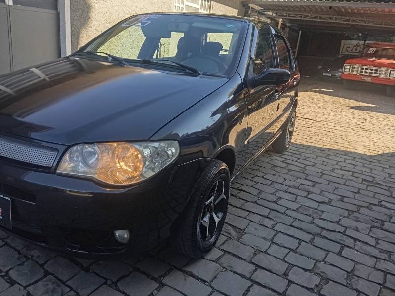 FIAT - PALIO - 2005/2005 - Preta - R$ 15.900,00