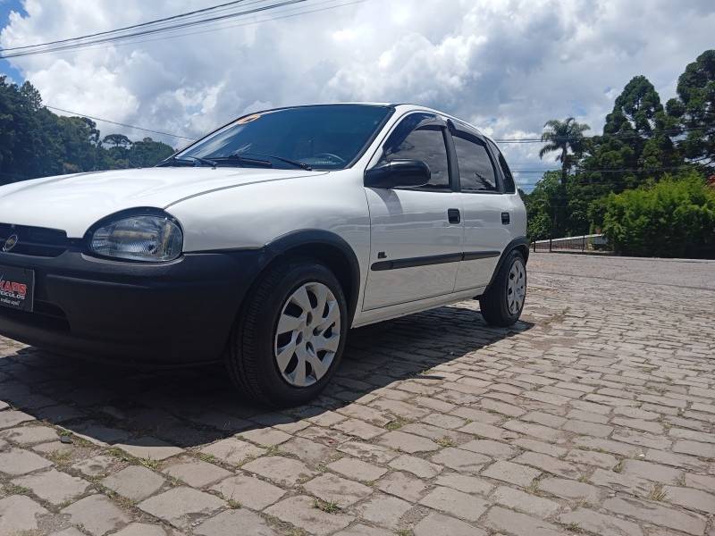 CHEVROLET - CORSA - 1996/1996 - Branca - R$ 18.900,00