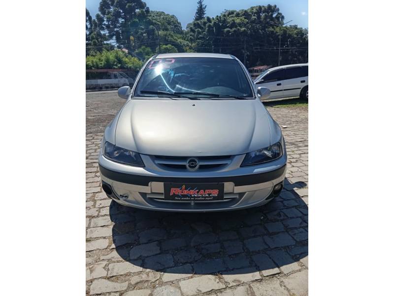 CHEVROLET - CELTA - 2002/2002 - Prata - R$ 18.900,00